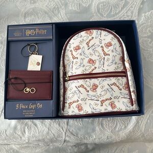 Harry Potter 3.Piece Boxed Set with Mini Backpack, ID Card Wallet & Keychain